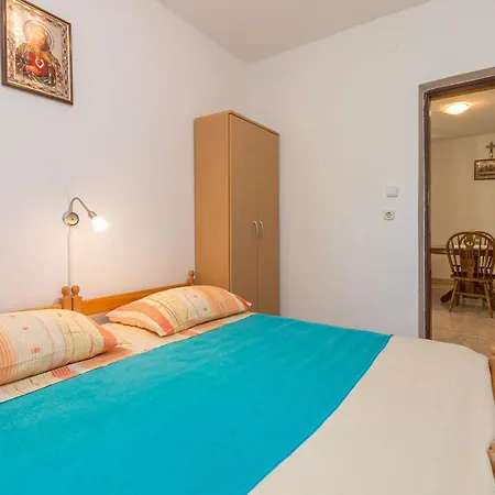 בית נופש House Tiana טקון