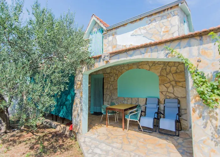 House Tiana טקון
